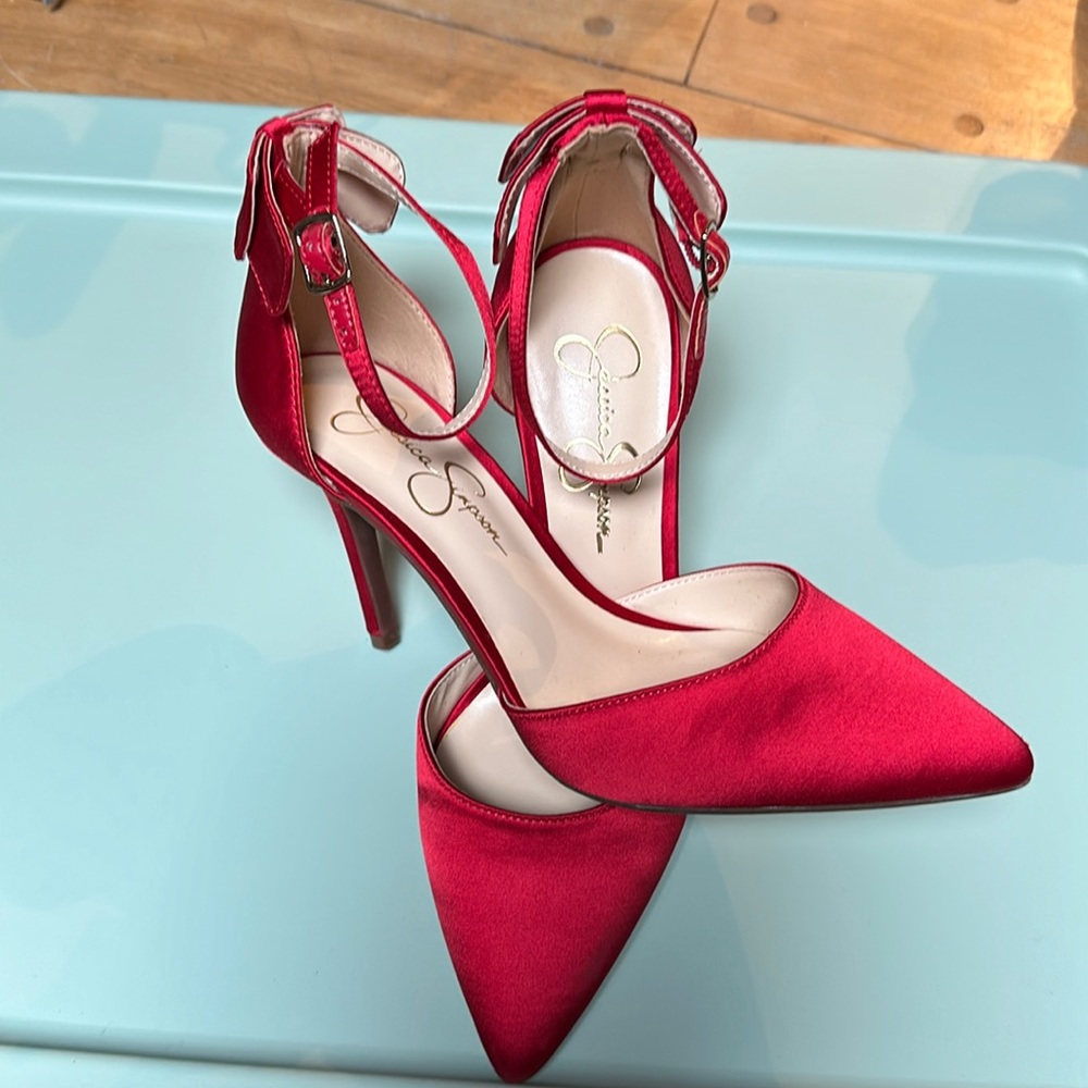 NWOT Jessica Simpson bow back red satin heels, ankle strap, size 8!